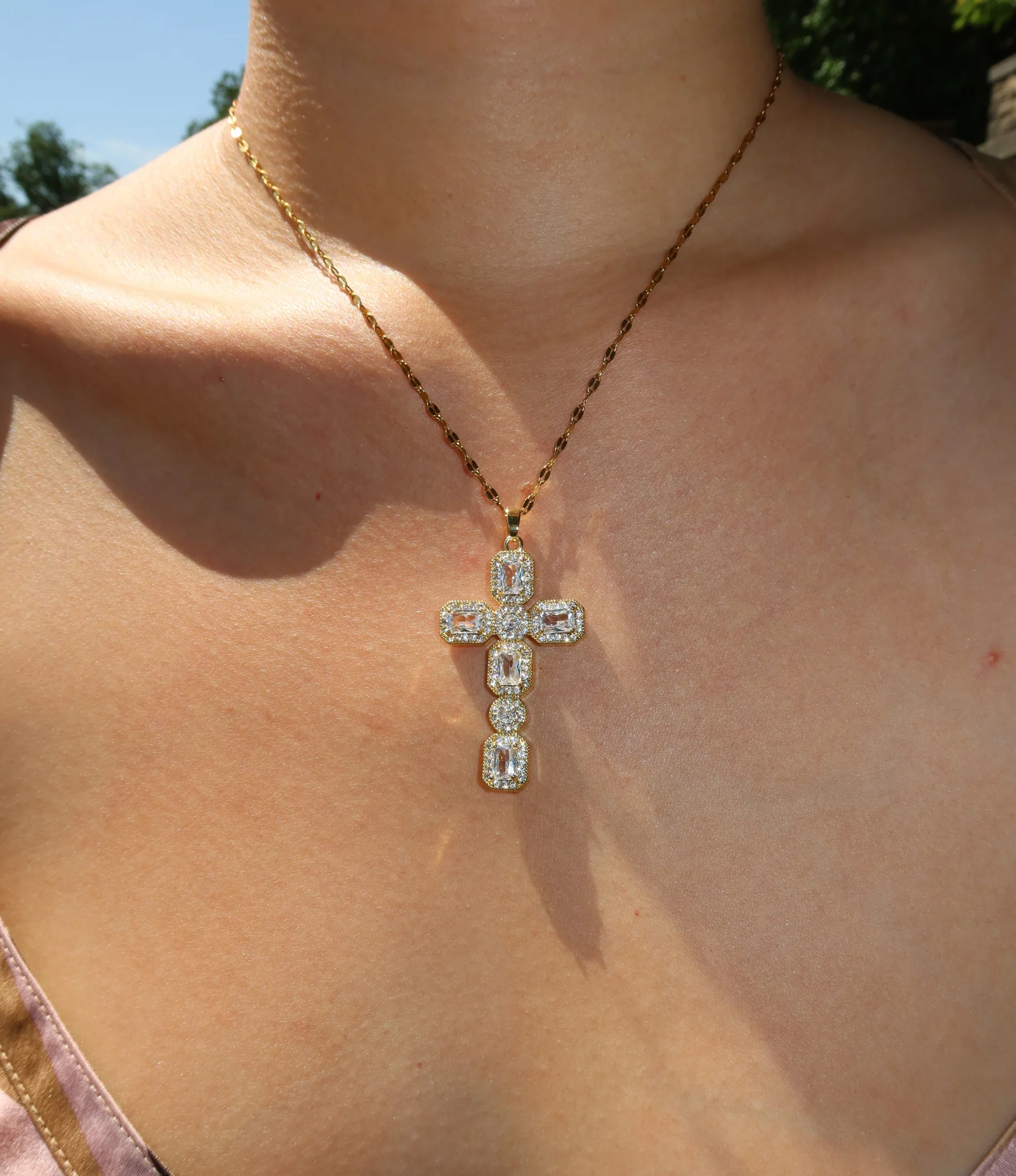 AMARA CROSS NECKLACE IN WHITE - Image 2