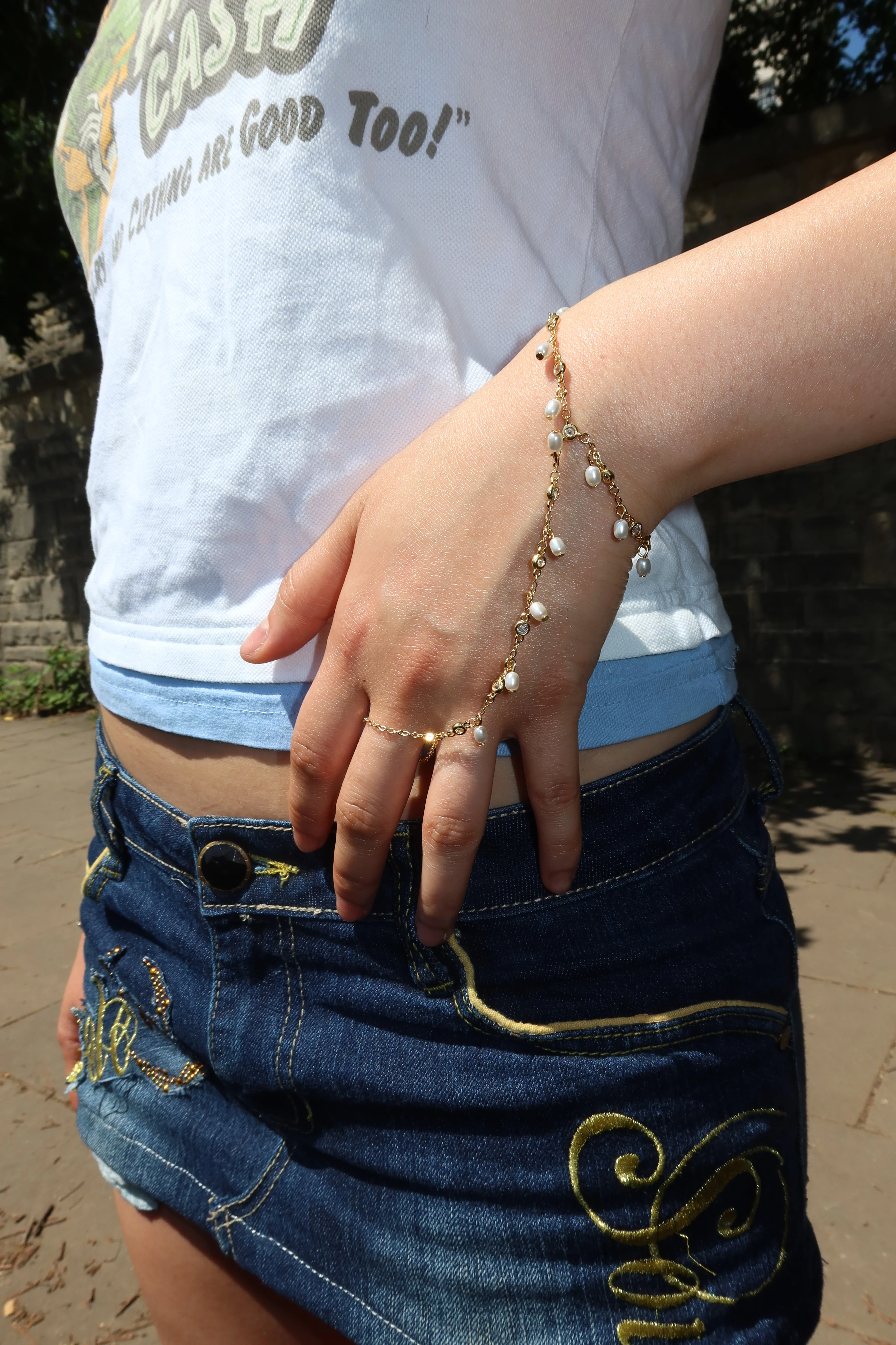 SHIMMER PEARL HAND CHAIN - Image 5